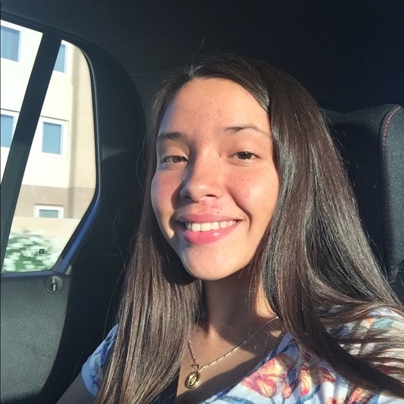 Meet your Posher, Vanesa - Picture 1 of 1